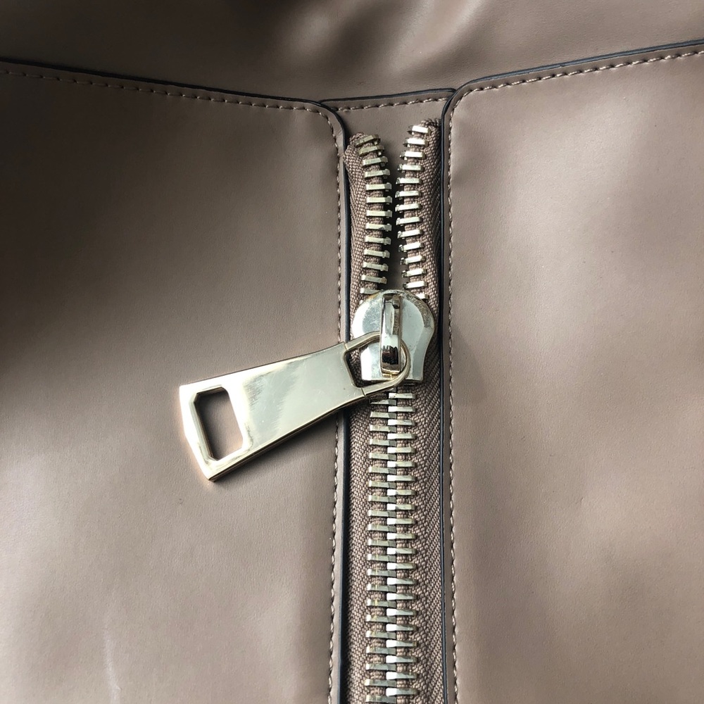 Zara Basic Zipper Drawstring Bucket Bag - Picture 3 of 7